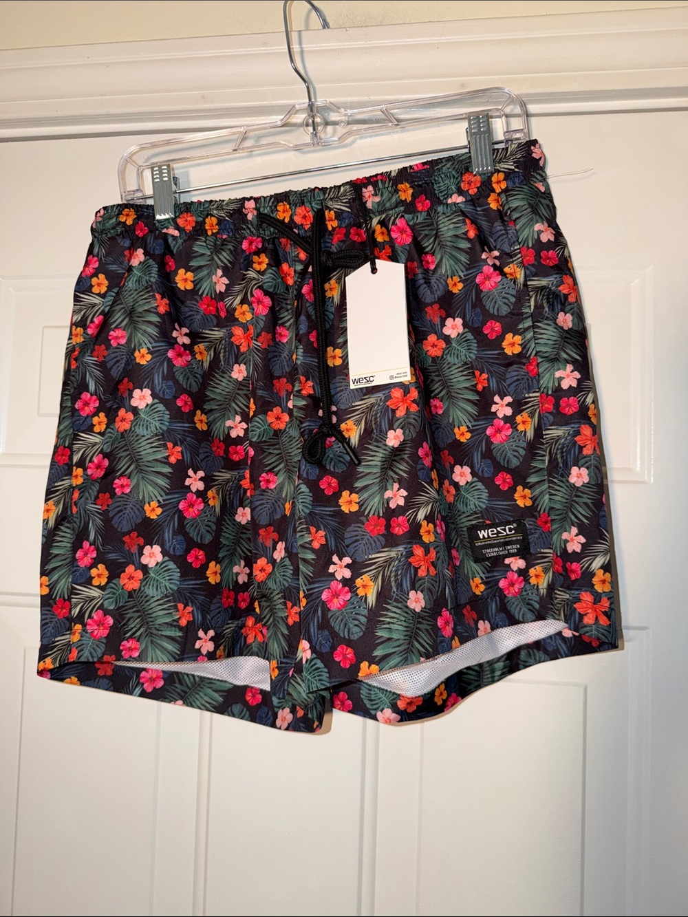 WESC Men’s Black Swim Trunks with Tropical Pink & Orange Floral Print. Sz L. NWT